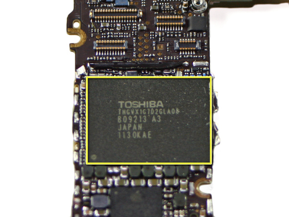 22-iPhone-4S-Toshiba-THGVX1G7D2GLA08-16-GB-24-nm-MLC-NAND-flash-memory.jpg